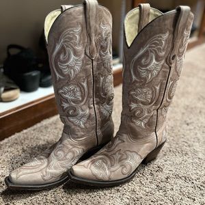 Womens corral boots size 8 tan beige